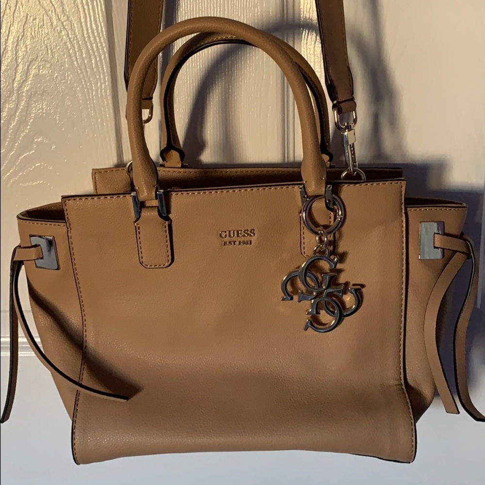 Guess purse - Picture 2 of 3